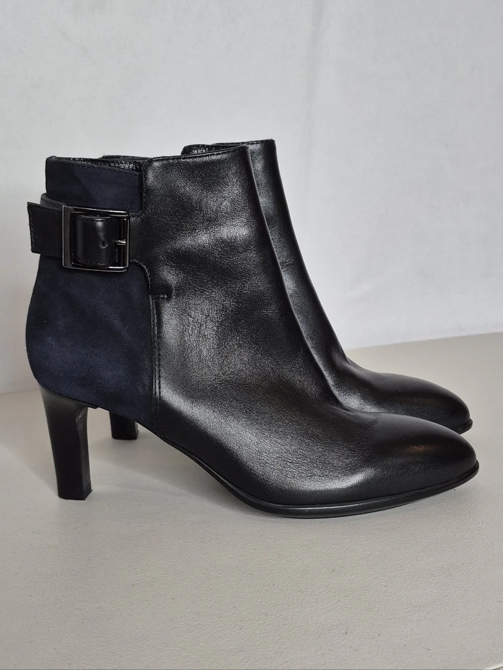 Aquatalia Black Itailian Leather and Navy Suede Ankle Boots w/ Buckle - Size 7